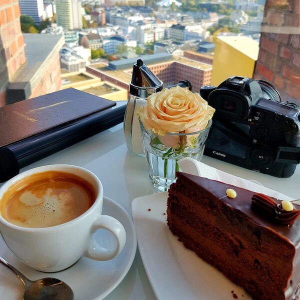 Kaffee und Kuchen mit Panoramablick